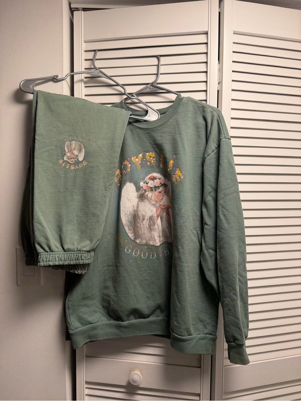 Boys Lie Sage Green Crewneck Sweatshirt and sweatpants.  2 piece set. One size